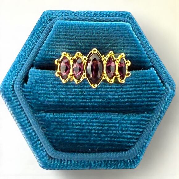 Vintage Avon Ring "Marquis Sparkle" Gold Tone Purple Size 6 Signed Faux Amethyst - Picture 1 of 6